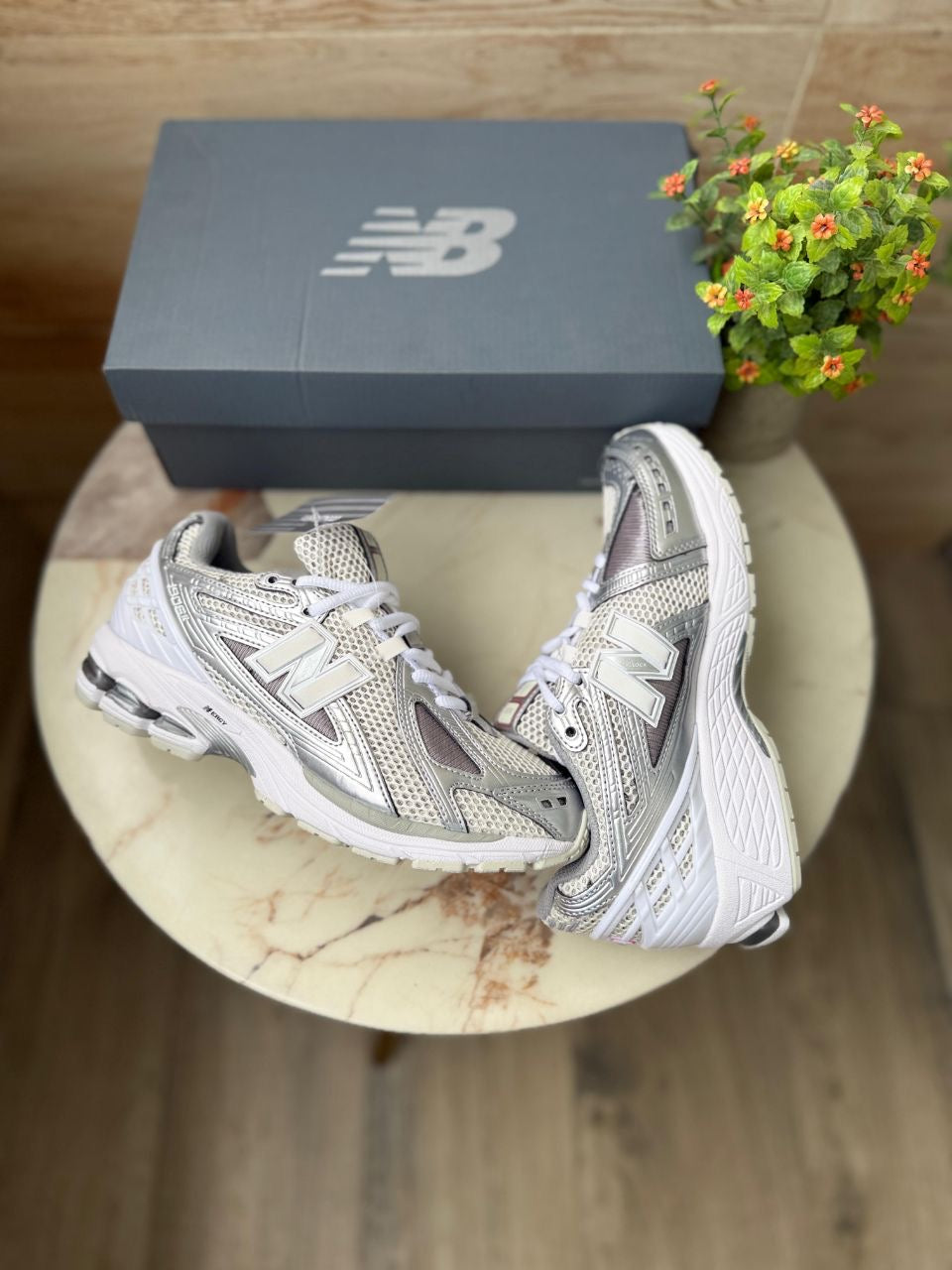 NEW BALANCE 1906 SILVER METALLIC
SHOWROOM QUALITY