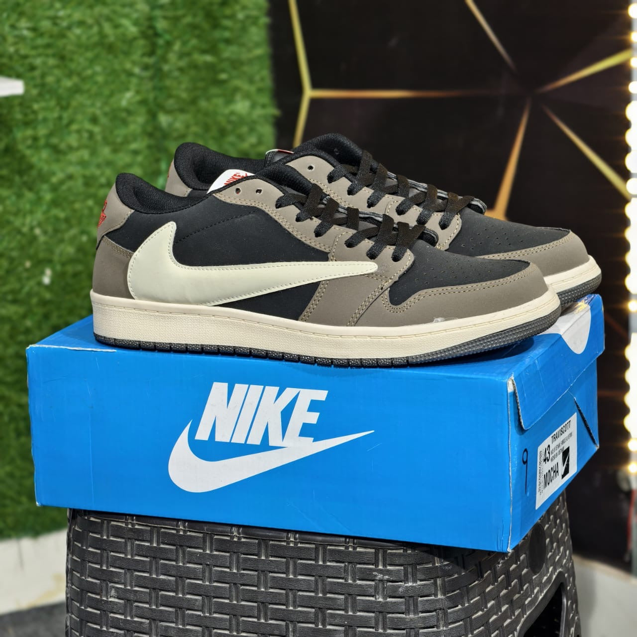 NIKE AIR JORDAN TRAVIS SCOTT MOCHA