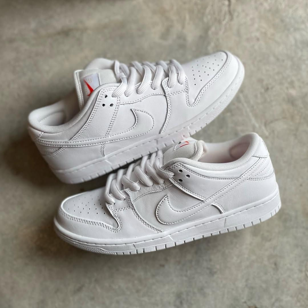 NIKE SB DUNK TRIPPLE WHITE