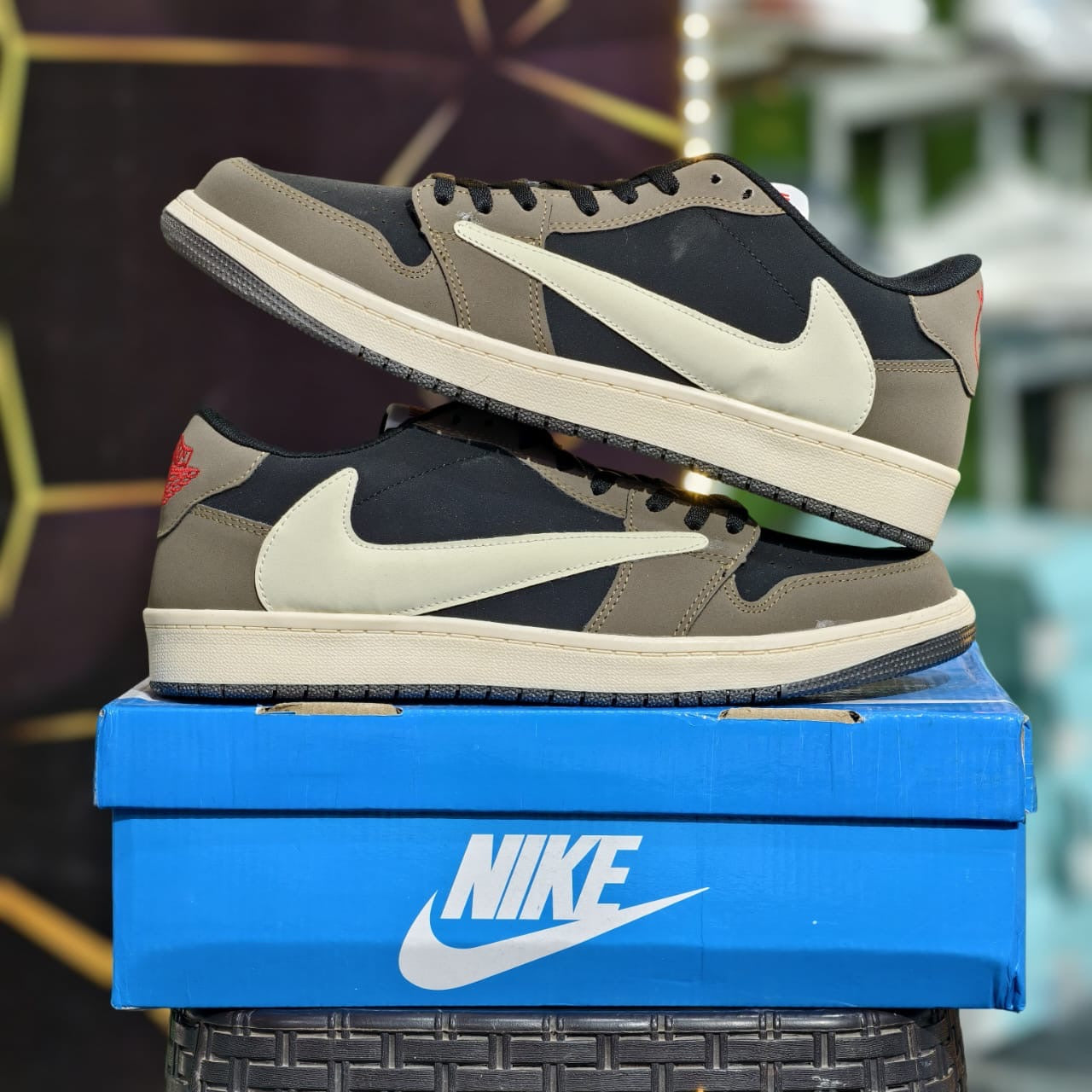 NIKE AIR JORDAN TRAVIS SCOTT MOCHA