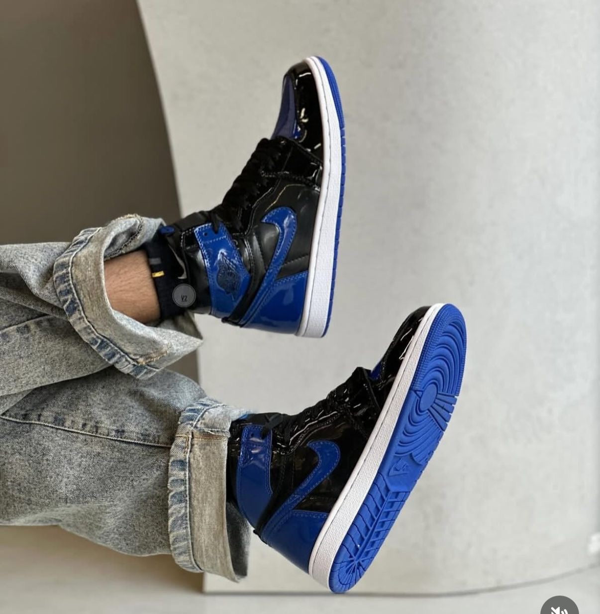 AIR JORDANS RETRO 1 PATENT ROYAL
BLUE