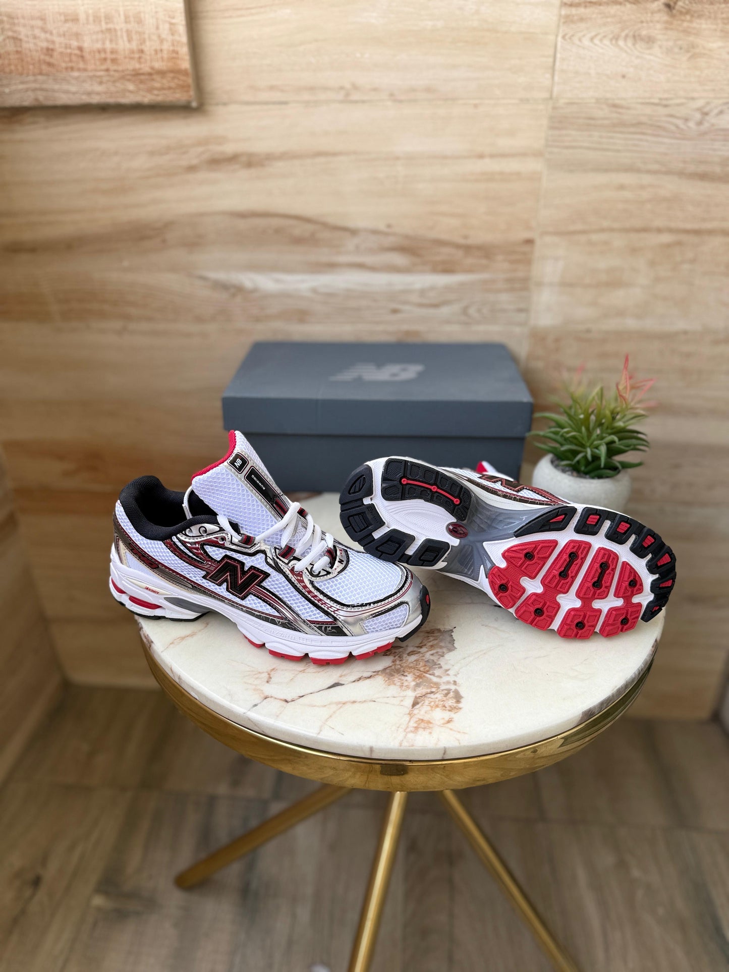 NEW BALANCE 740 SILVER RED
SHOWROOM QUALITY