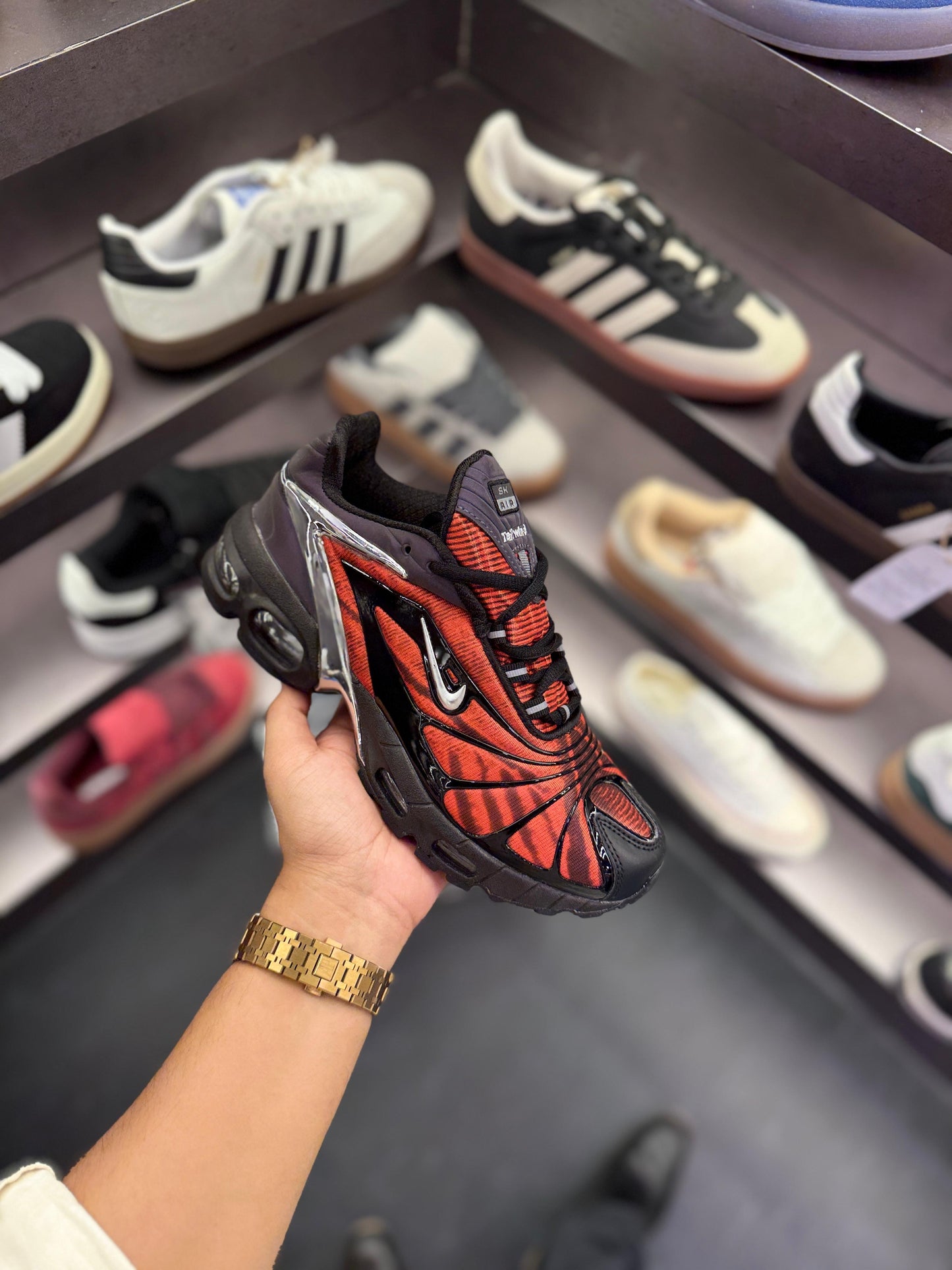 NIKE AIRMAX TAILWIND TN PLUS RED
SHOWROOM QUALITY