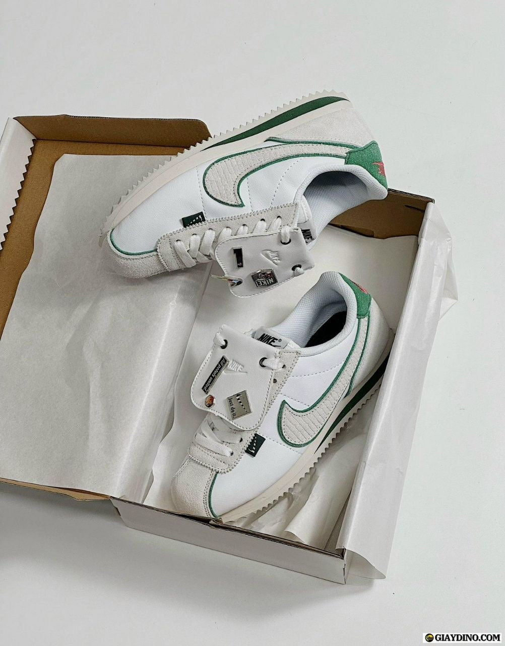 NIKE CORTEZ PETALS UNITED