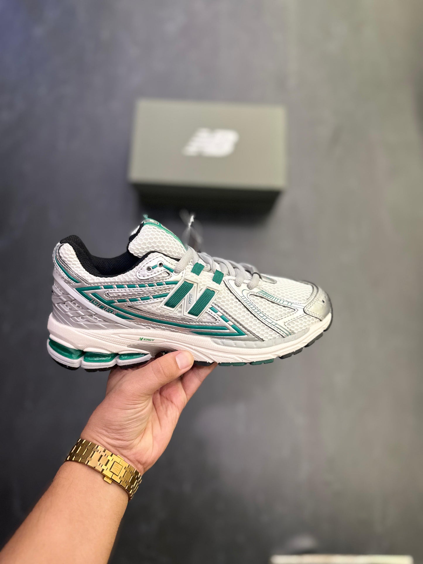 NEW BALANCE 1906 R WHITE GREEN
SHOWROOM QUALITY