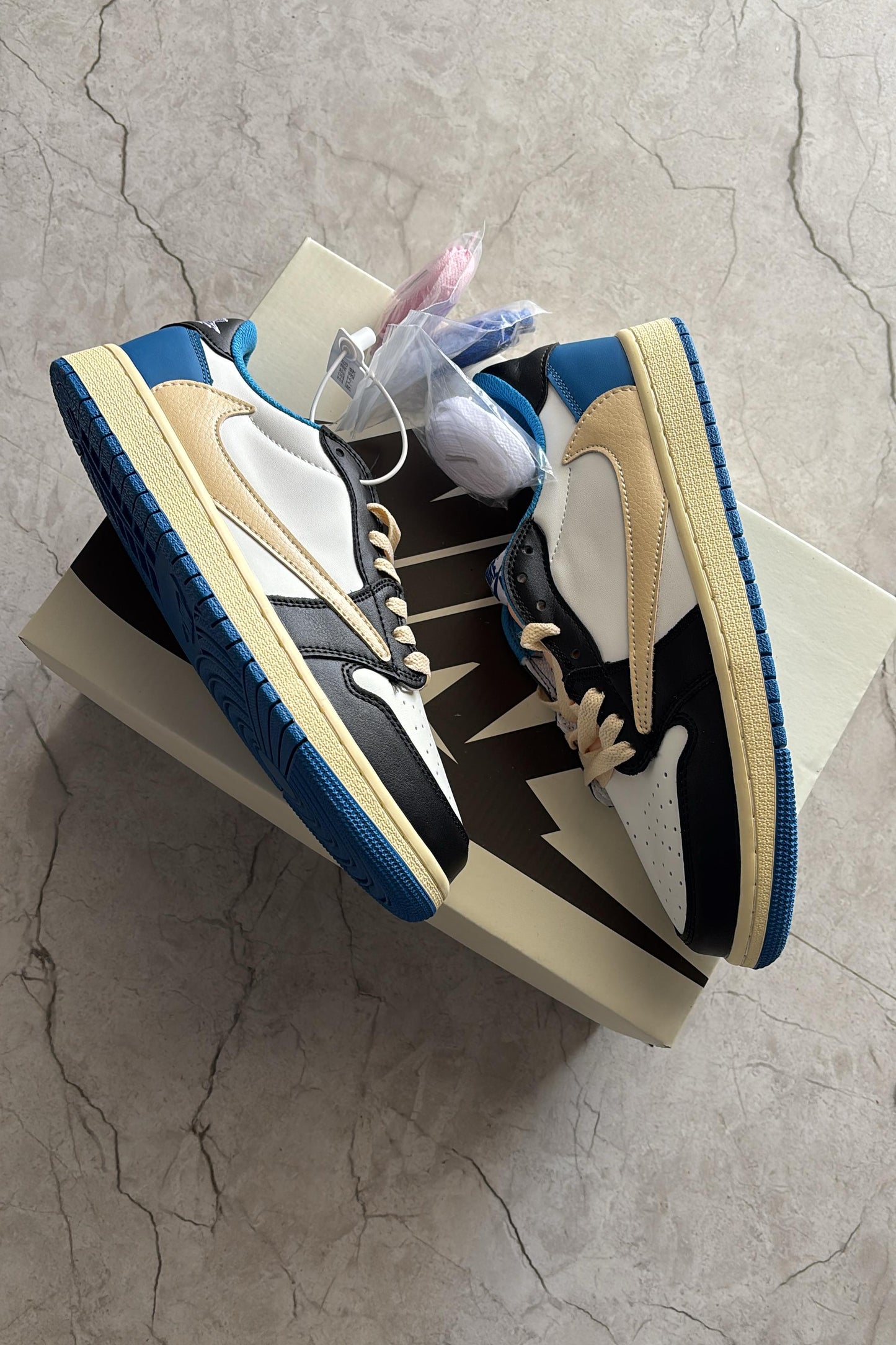 AIR JORDAN 1 TRAVIS SCOTT