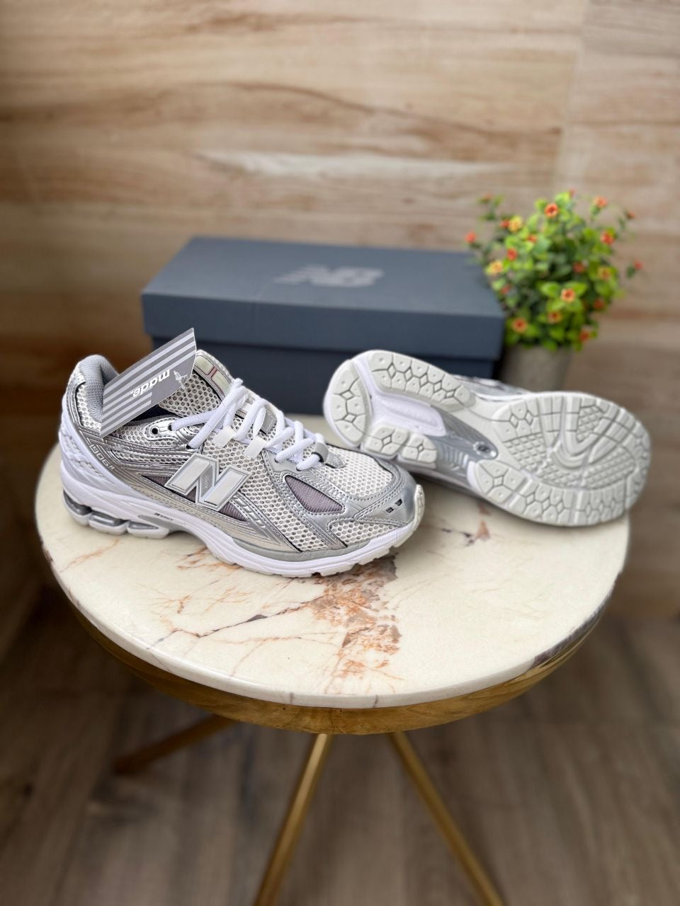 NEW BALANCE 1906 SILVER METALLIC
SHOWROOM QUALITY
