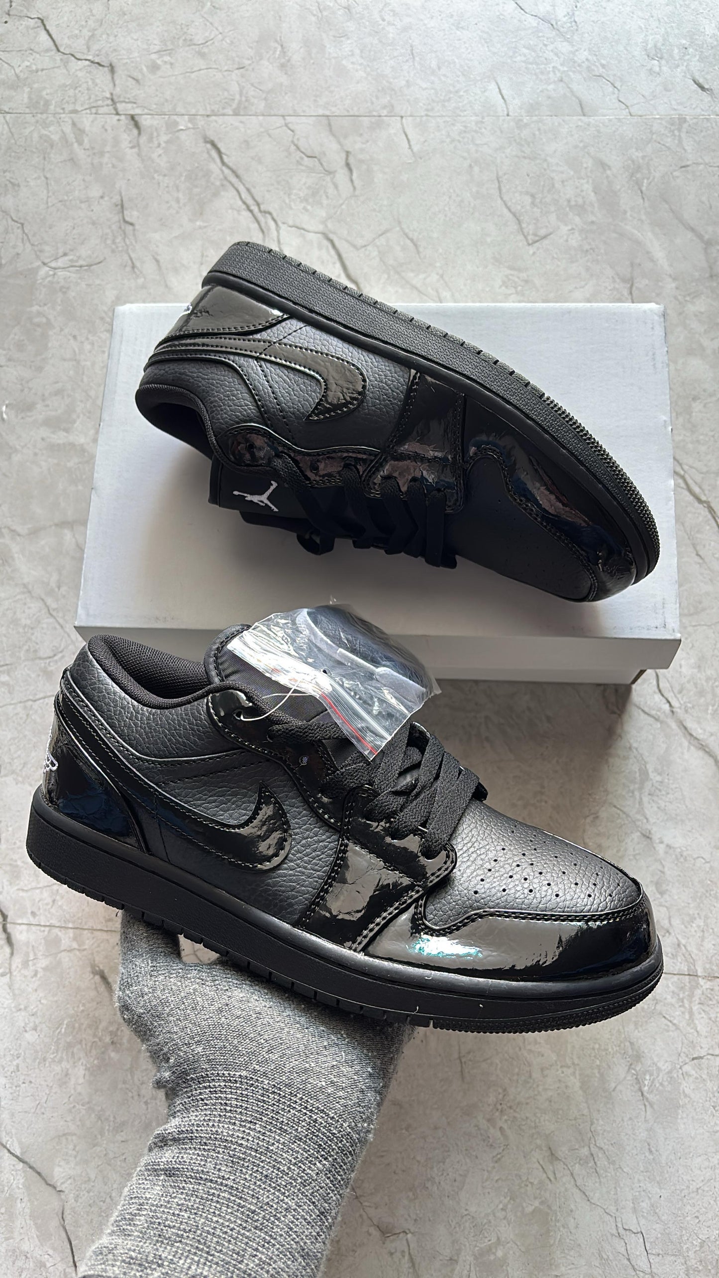 Jordan low one BLACK CROC patent
10@ top leathr quality