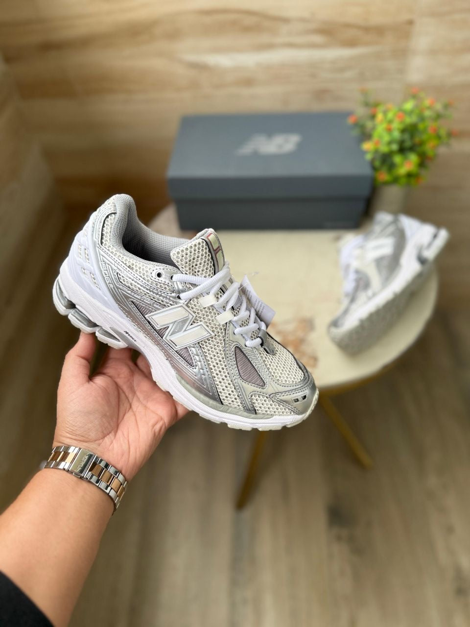 NEW BALANCE 1906 SILVER METALLIC
SHOWROOM QUALITY