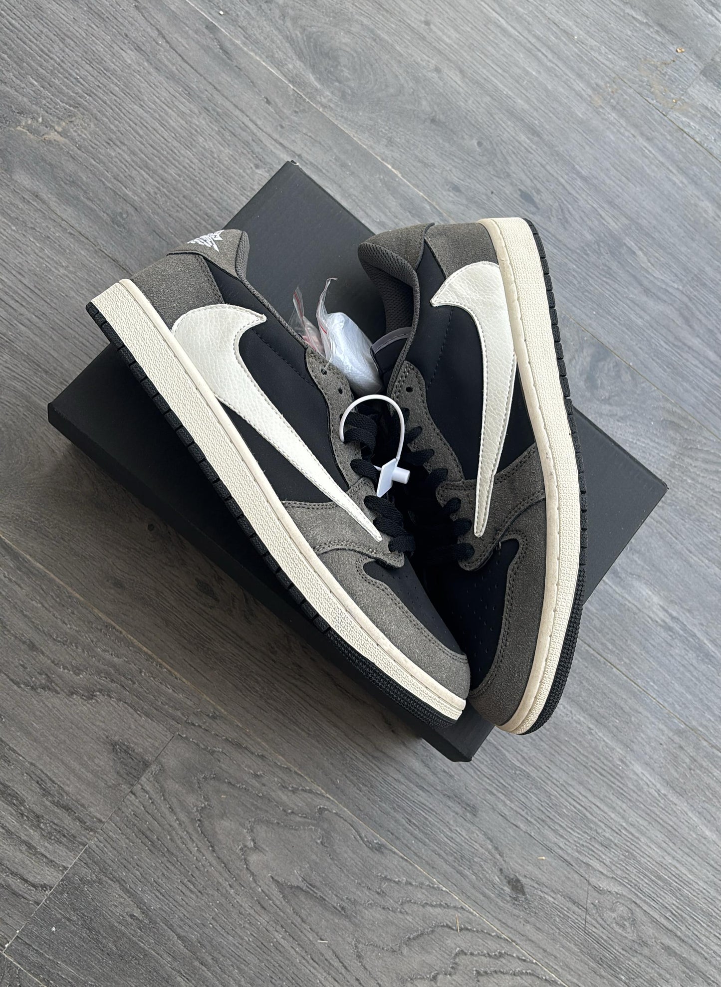 AIR JORDAN 1 TRAVIS SCOTT