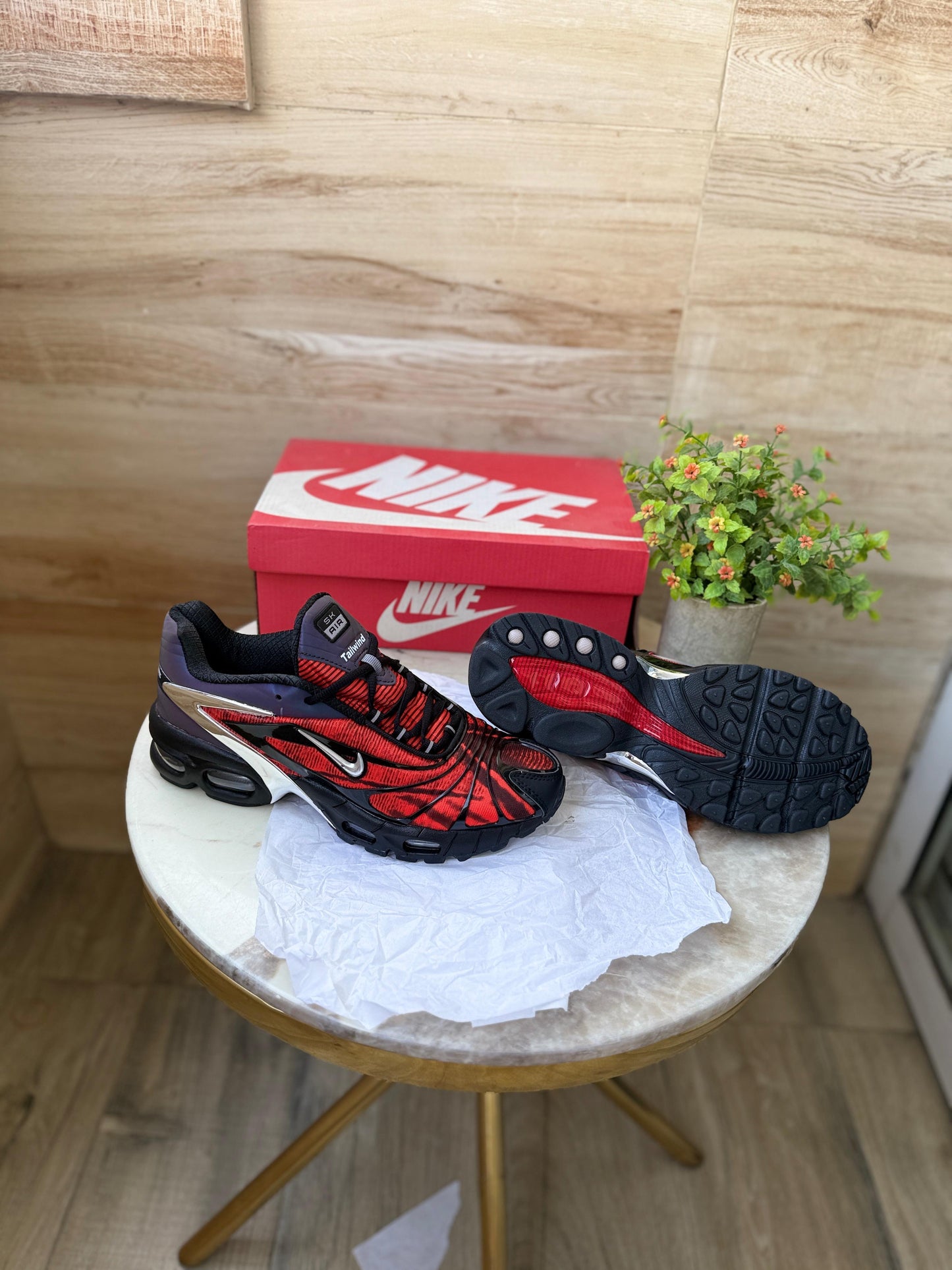 NIKE AIRMAX TAILWIND TN PLUS RED
SHOWROOM QUALITY
