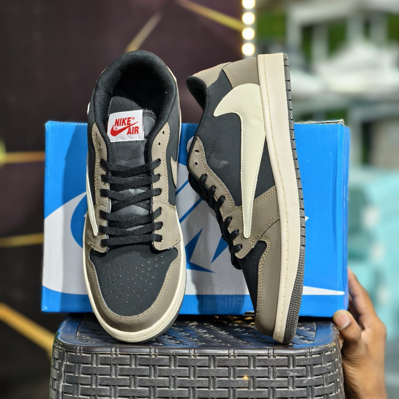 NIKE AIR JORDAN TRAVIS SCOTT MOCHA