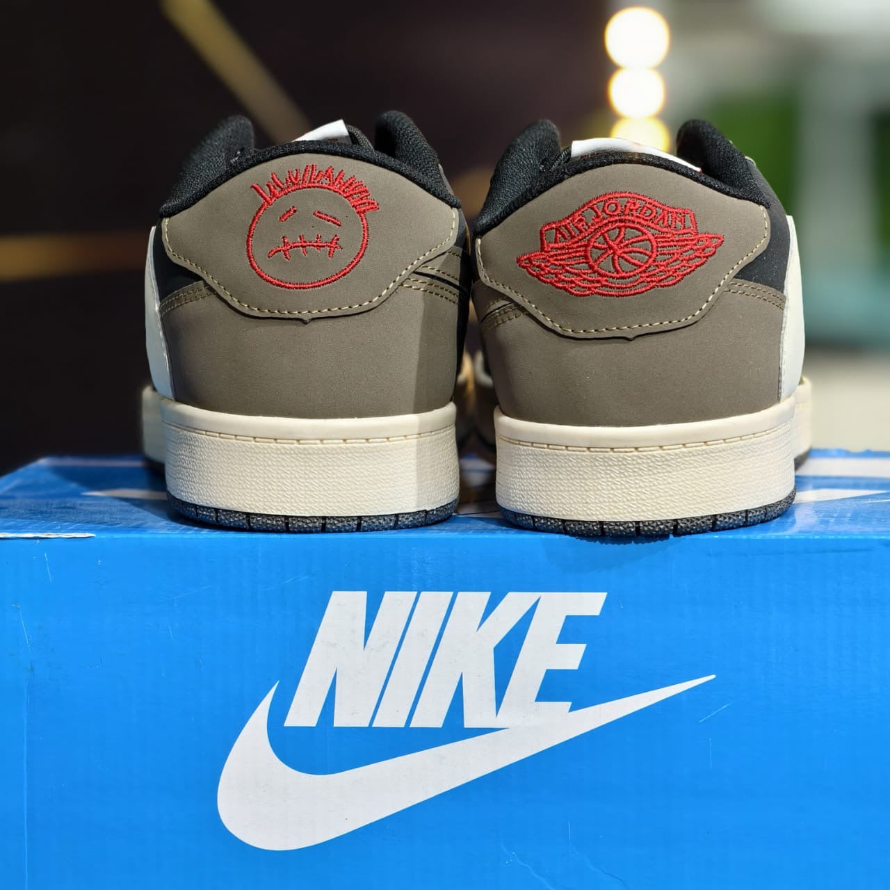 NIKE AIR JORDAN TRAVIS SCOTT MOCHA