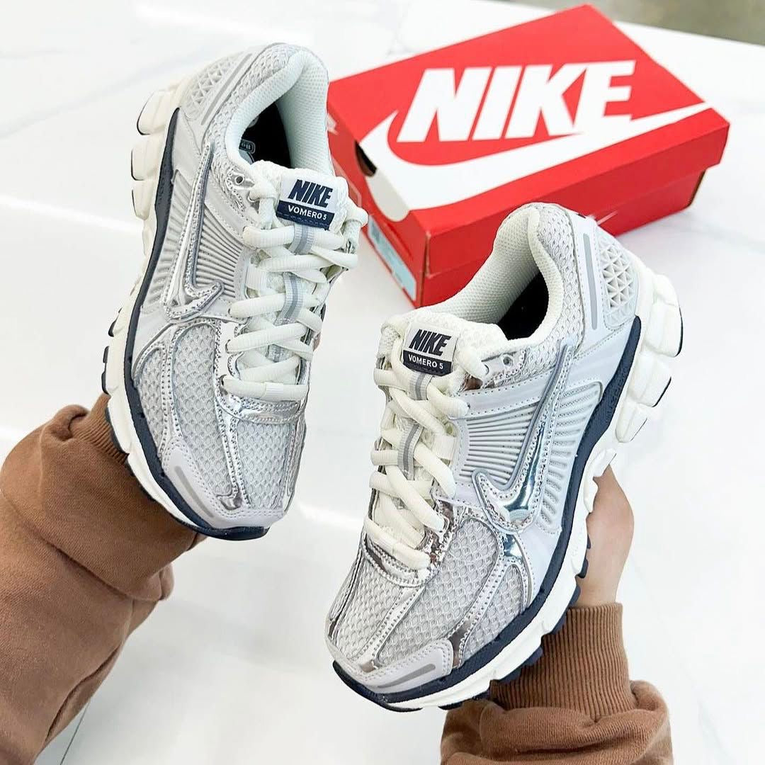 NIKE ZOOM VOMERO PHOTON DUST
SHOWROOM QUALITY