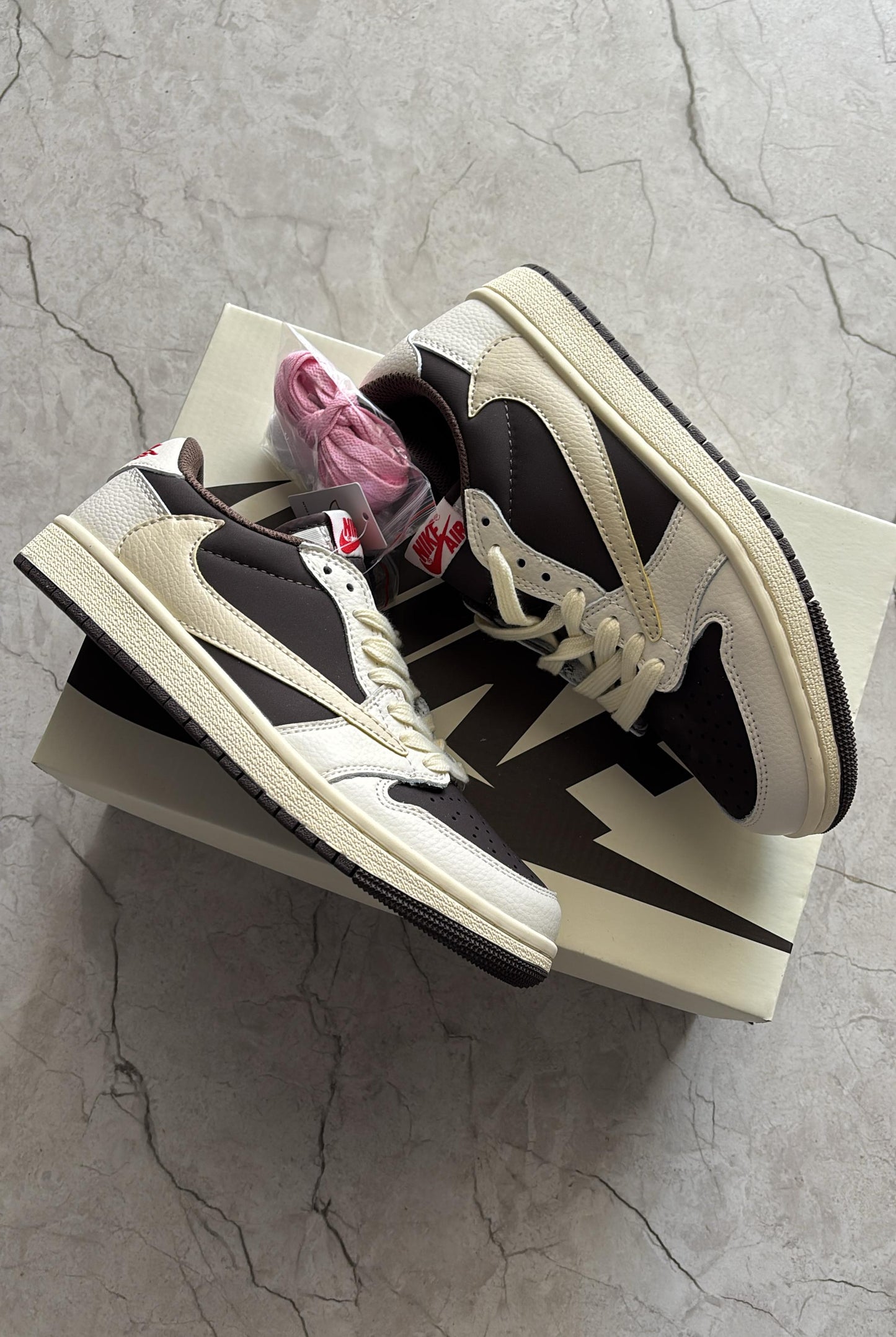 AIR JORDAN 1 TRAVIS SCOTT