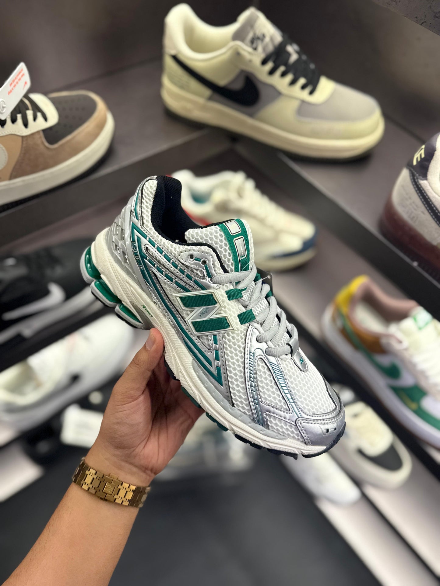 NEW BALANCE 1906 R WHITE GREEN
SHOWROOM QUALITY