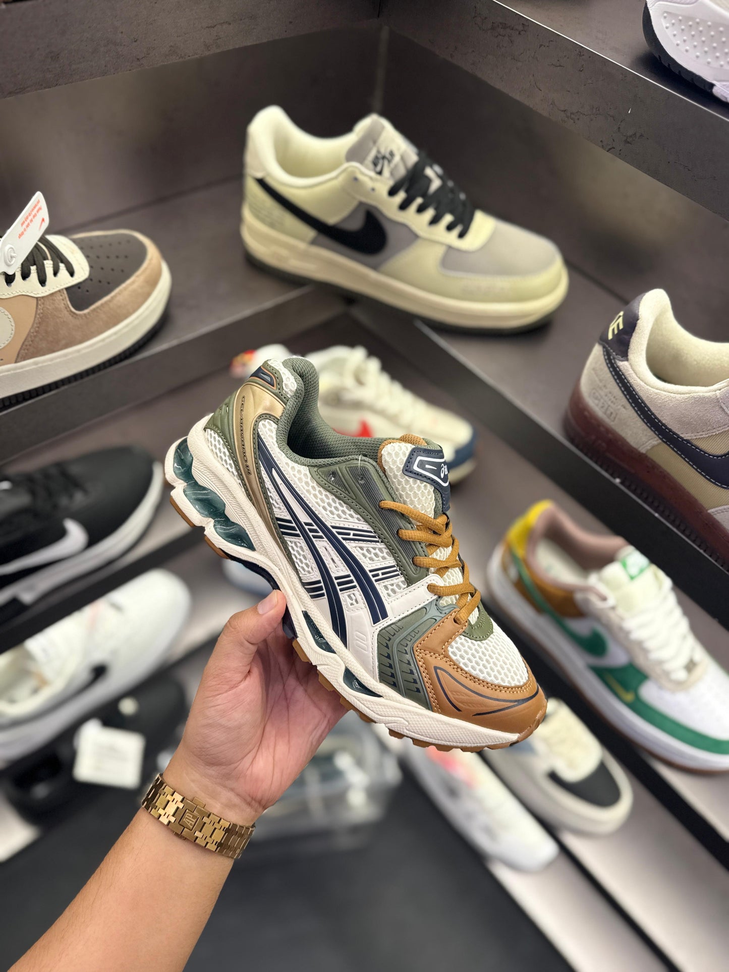 ASICS GEL KAYANO 14 GREEN BROWN
SHOWROOM QUALITY