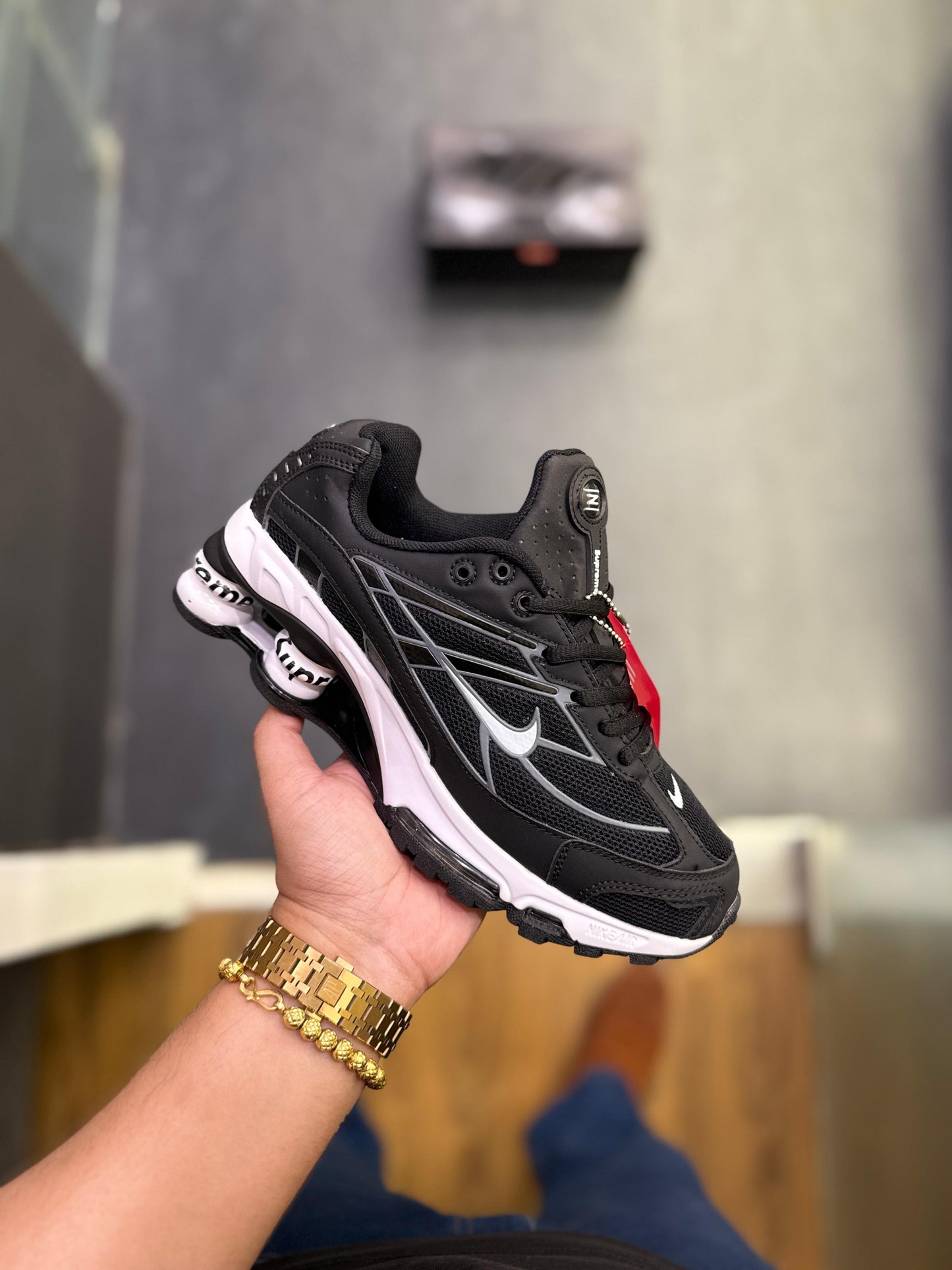 NIKE SHOX 2025 BLACK WHITE SUPREME