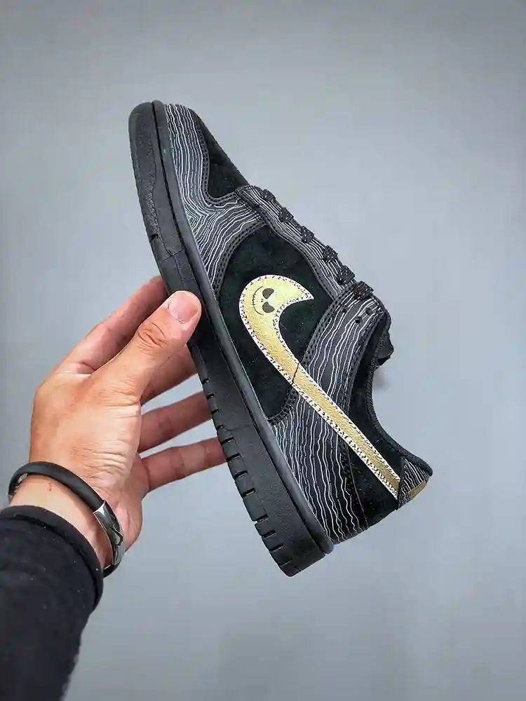 NIKE SB DUNK SUPREME 2025