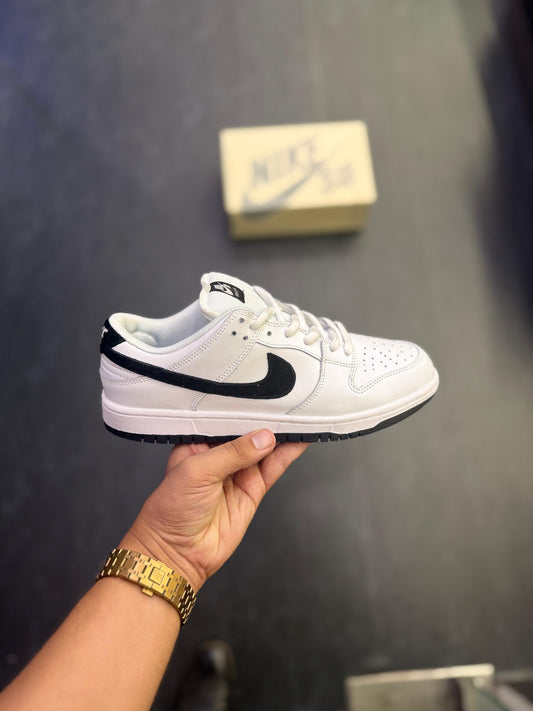 NIKE SB DUNK REVERSE PANDA