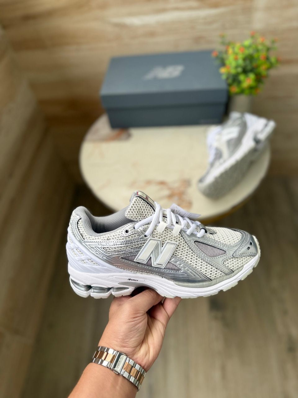 NEW BALANCE 1906 SILVER METALLIC
SHOWROOM QUALITY