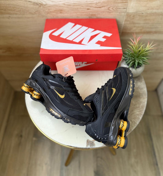 NIKE SHOX 2025 TRIPPLE BLACK GOLD
SUPREME