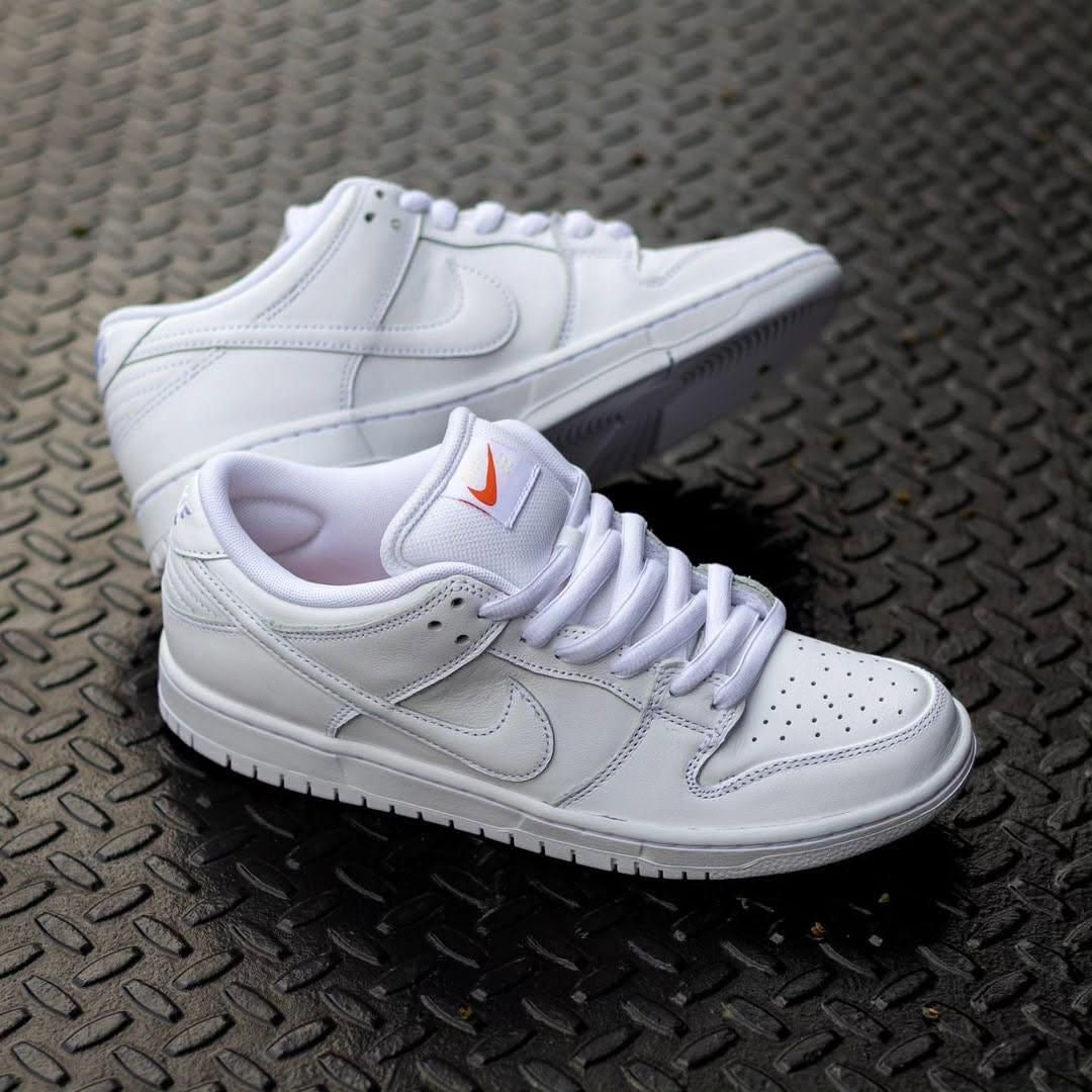 NIKE SB DUNK TRIPPLE WHITE