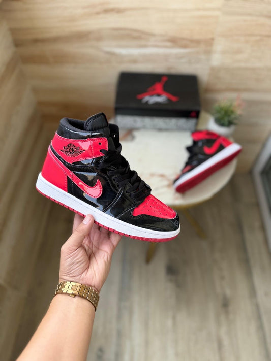 AIR JORDANS RETRO 1 PATENT BRED