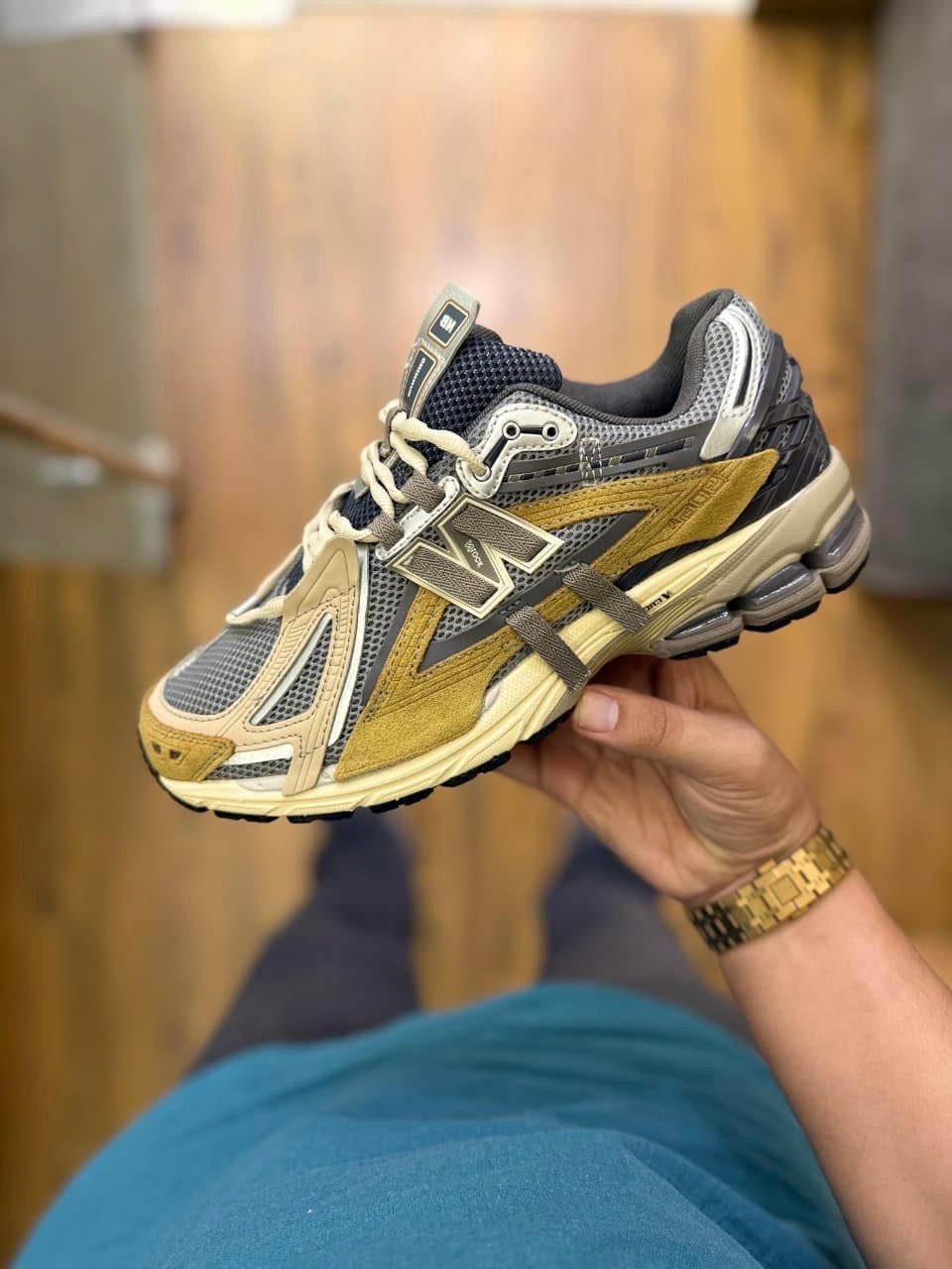 NEW BALANCE 1906 A GREAT PLAINS
GREY TAN