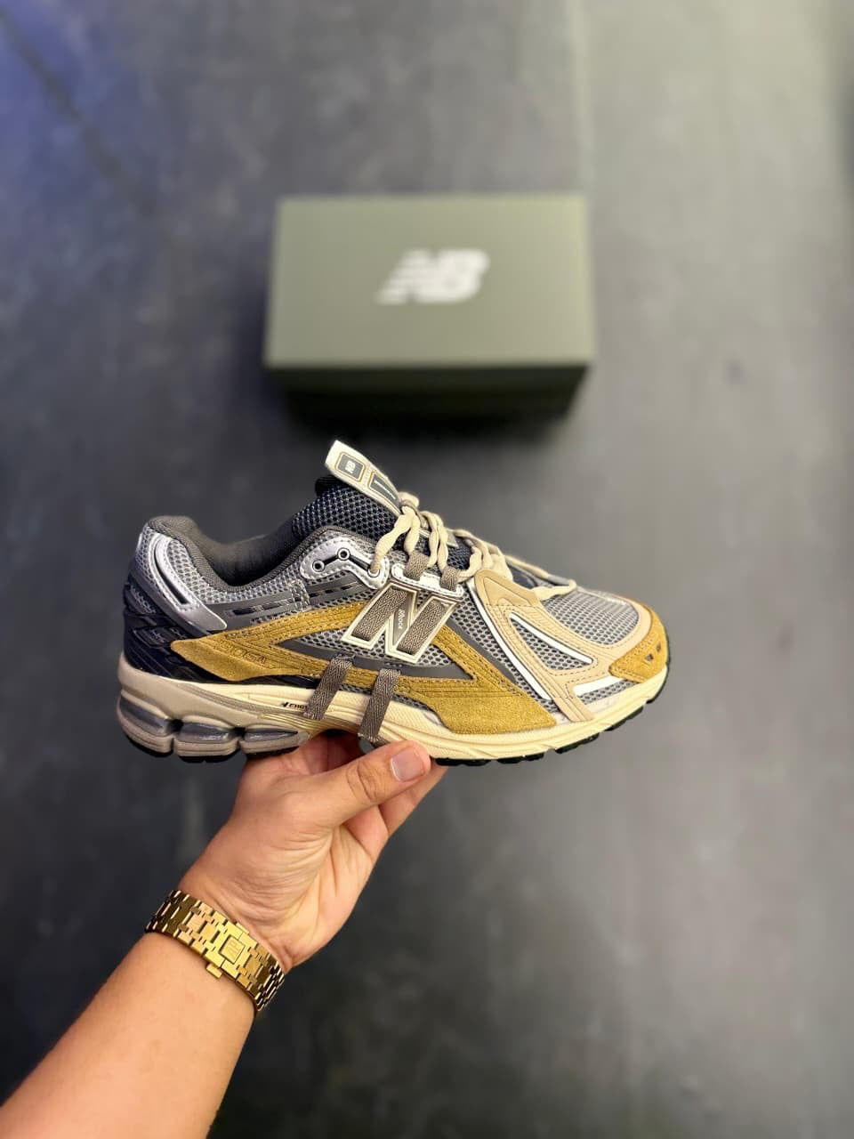 NEW BALANCE 1906 A GREAT PLAINS
GREY TAN