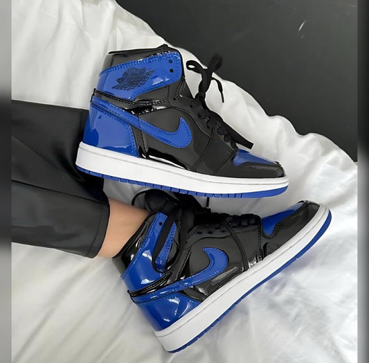AIR JORDANS RETRO 1 PATENT ROYAL
BLUE