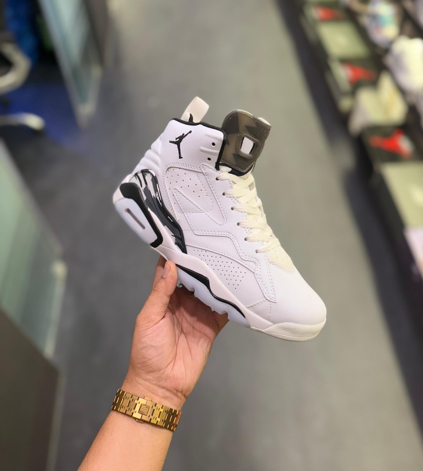AIR JORDANS JUMPMAN MVP WHITE
BASIC
