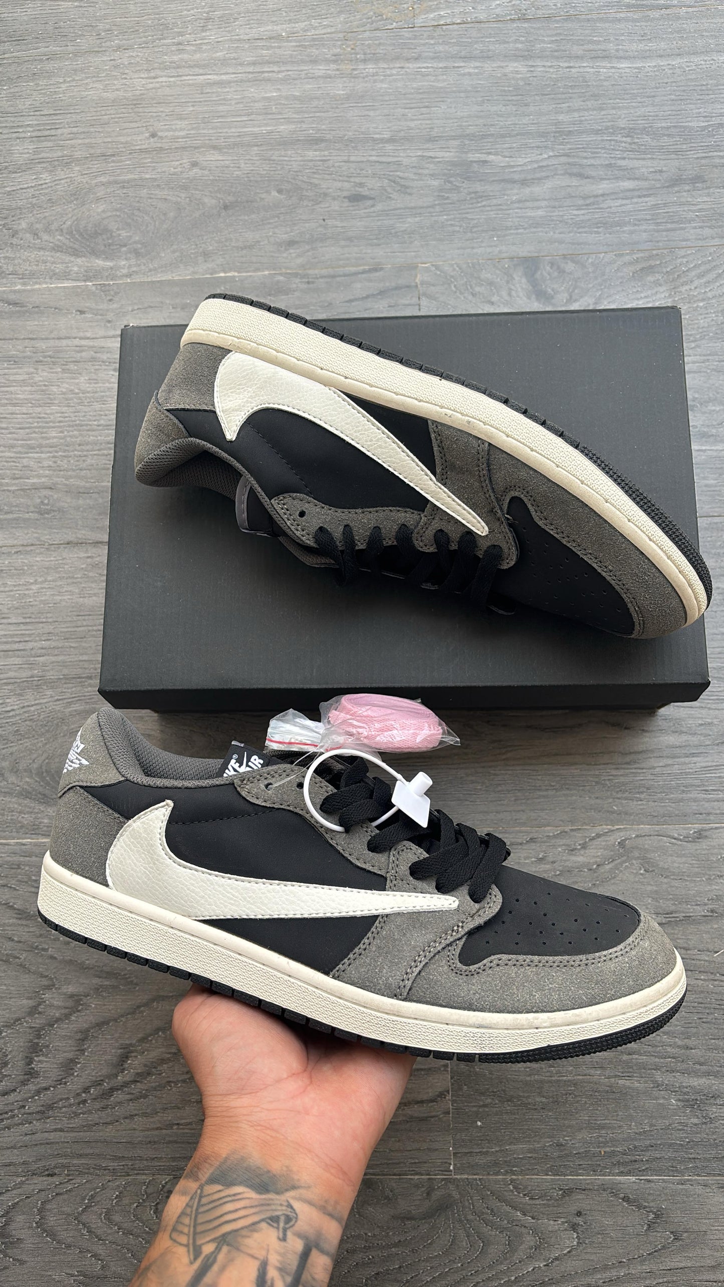 AIR JORDAN 1 TRAVIS SCOTT