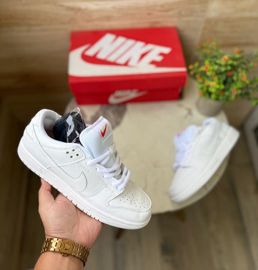 NIKE SB DUNK TRIPPLE WHITE