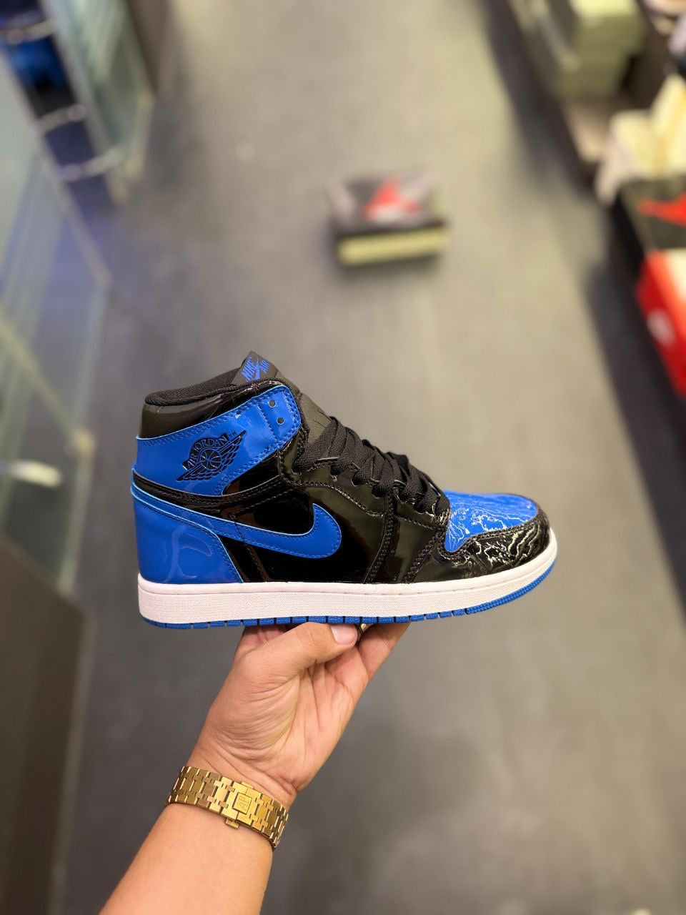 AIR JORDANS RETRO 1 PATENT ROYAL
BLUE