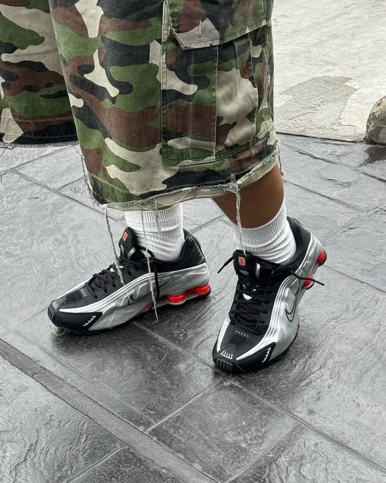 NIKE SHOX SILVER BLACK RES
SHOWROOM QUALITY