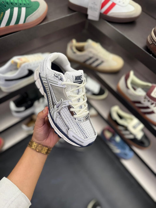NIKE ZOOM VOMERO PHOTON DUST
SHOWROOM QUALITY