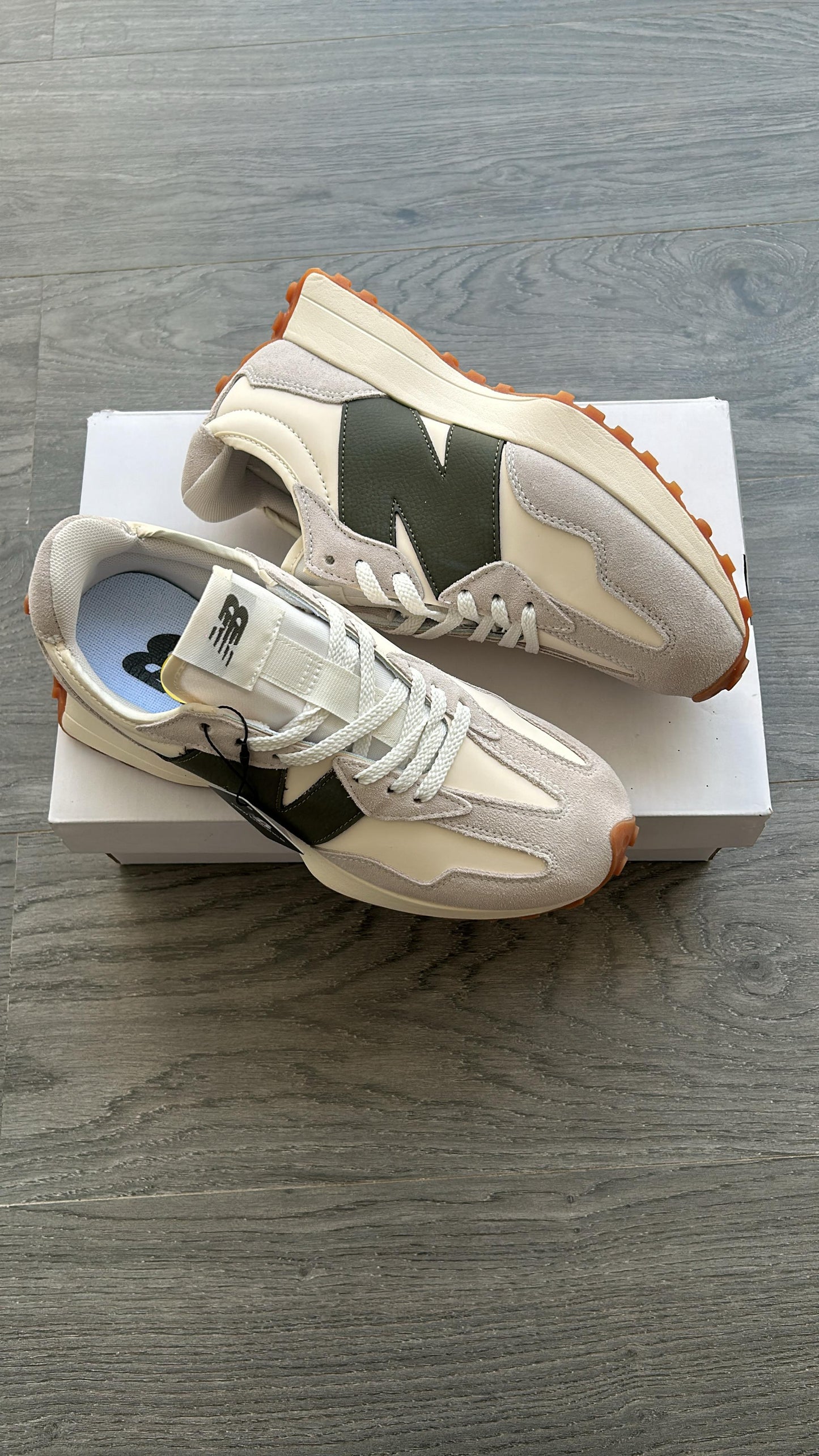 New Balance 327